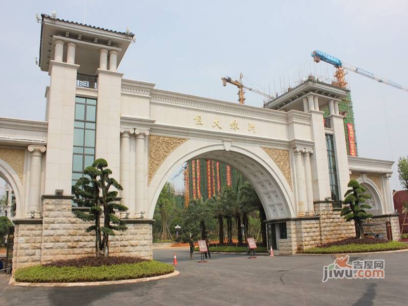 恒大绿洲-恒大绿洲小区大门实景图(2013-3-18