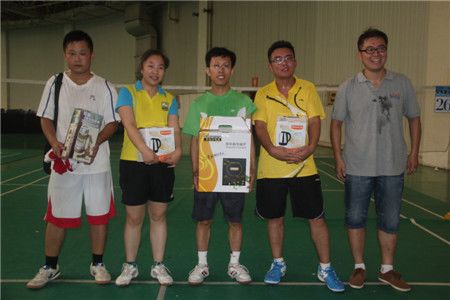 激情运动 潍坊网6.30版主干校羽毛球赛落幕_潍