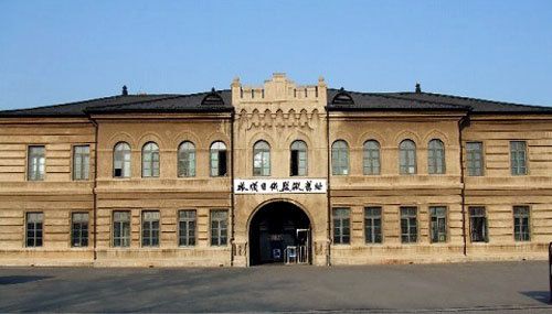 大连最有名的旅游景点推荐 监狱四周有周长725米,高4米的红砖围墙