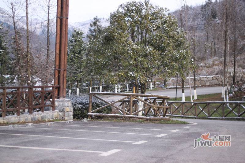 芳草地雪岭仙山三期法米亚实景图图片