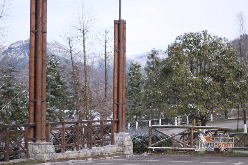 芳草地雪岭仙山三期法米亚实景图图片