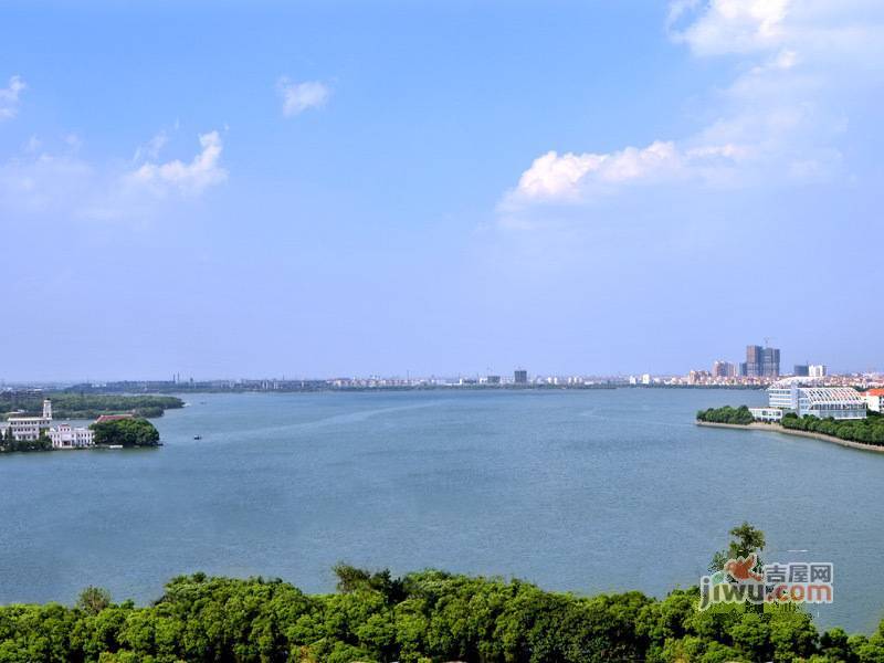 朗贤青山湖实景图图片