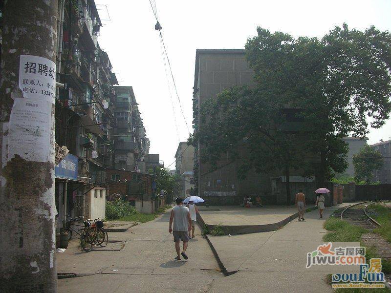 铁路八村实景图图片