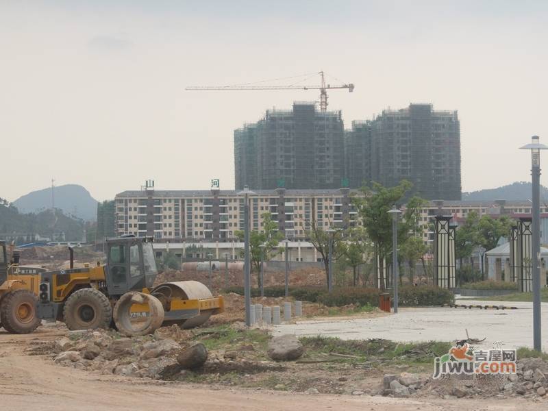 百隆山河馨城实景图图片